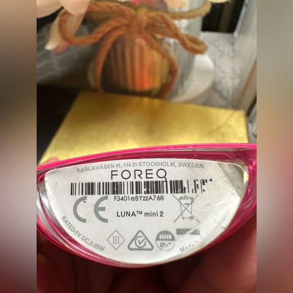 FOREO LUNA mini 2 Silicone Dual-Sided Facial Cleansing Brush , Works Perfectly - Picture 7 of 10